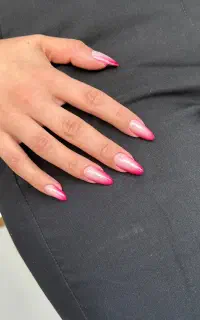 کاشت ناخن،ترمیم،لمینت،ژلیش،پدیکور درسالن ومنزل شما
