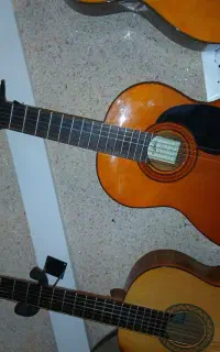 گیتار آریاAk80نوی نو