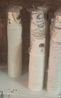 تعدادی ظروف یکبارمصرف
