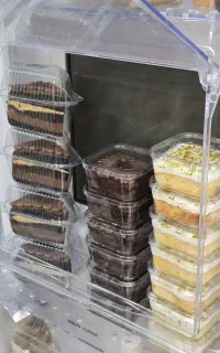 کیک کافیشاپی و کیک تولد خانگی