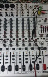 میکسر بهرینگر۱۸۳۲ تمیز درحد