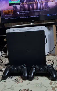 ps4 slim /بدون حتی یک نقطه / دو دسته ی اصل