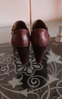 کفش سایز ۳۷