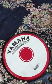 Yamaha  همراه با چوب