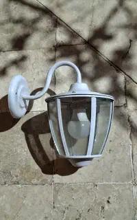 چراغ دیواری