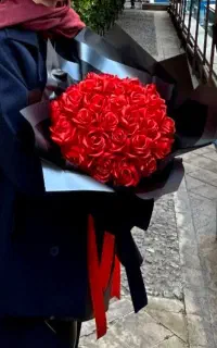 گل روبانی قرمز فول اکلیل ۳۰ شاخه