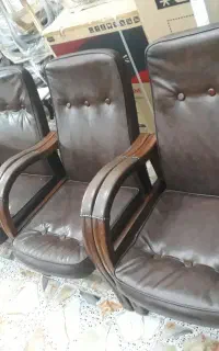صندلی چوبی