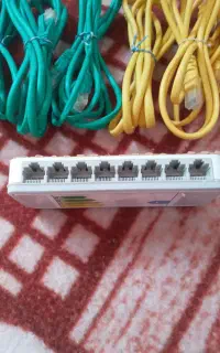 هاب سویج ۸پورت و۶عدد کابل شبکه