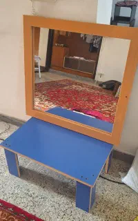 آیینه قابل نصب روی دیوار/ وسایل دیگه هم هست