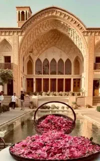 تور گلابگیری کاشان