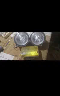 چراغ افرویدی گرد و یک عدد تویوتایی