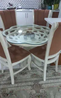 چهار عدد صندلی رنگ نسکافه ای