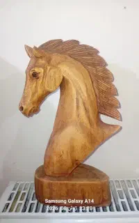مجسمه چوبی