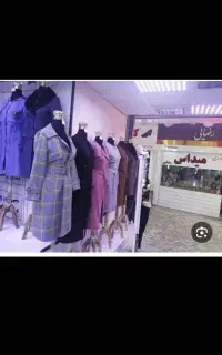 فروشنده خانم برای مانتو فروشی