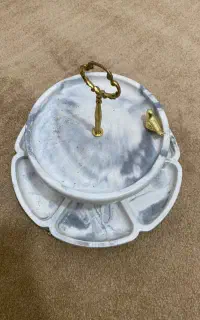 تعدادی ظرف و وسیله و دکوری