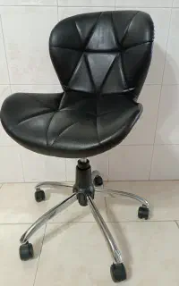 صندلی چرم هوگر