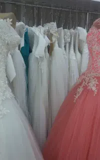 تعدادی لباس عروس