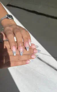 کاشت ناخن و پا و اکستنشن مژه با بهترین متریال