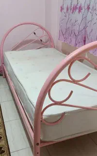 تخت یک نفره همراه با تشک