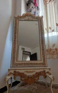 آینه و کنسول و ساعت