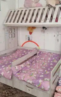 تخت کودک همراه با خوشخواب و روتختی