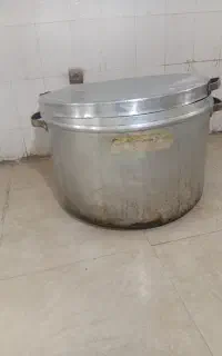 دیگ بزرگ. رستوران تهیه غذا کبابی