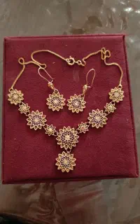 گردنبند و گوشواره طلا