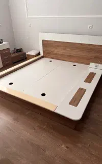 تخت و جاکفشی