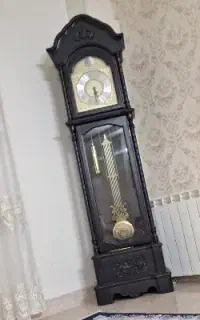 ساعت کنار سالنی