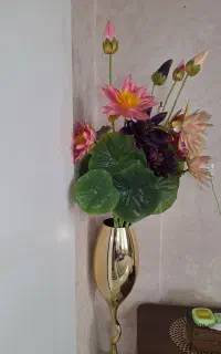 گلدان اینه ای با گلهای زیبا قابل شستشو