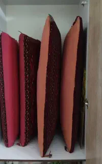 دو جفت پشتی دست بافت بسیار تمیز وسالم