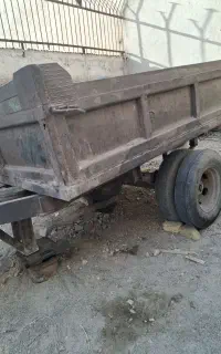 تراکتور با تریلی و تعدادی وسیله