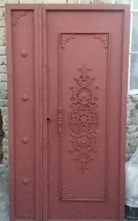 درب ورودی حیاط