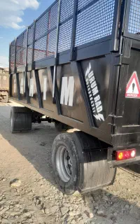 تریلی ۸ چرخ