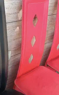 چهارعدد صندلی