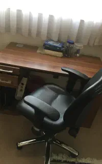 صندلی و میز تحریر