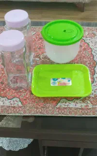 دوعددشیشه وظروف پلاستیکی