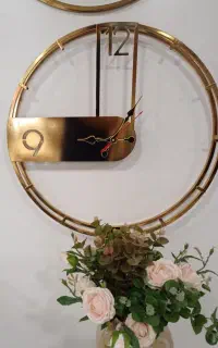 ساعت فلزی مدرن