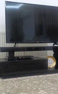 میز تلویزیون با ترکیب شیشه و چوب هایگلاس