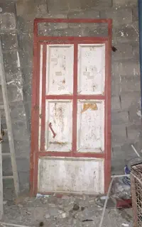 درب حیاط باچهارچوب
