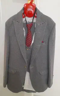 کت وشلوار پسرانه در حد نو