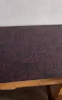 میز و دو عدد نیمکت
