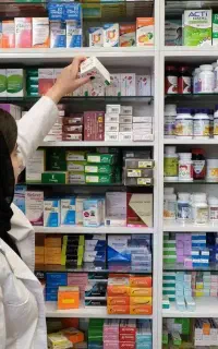 جذب نسخه پیچ و تکنسین داروخانه