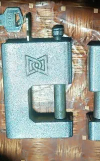 تعدادی قفل گیرا
