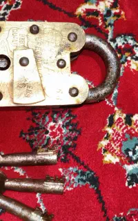 قفل قدیمی