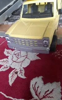 نیسان اسباب‌بازی رنگ لیمویی