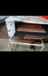 تعدادی وسایل آشپزحانه صنعتی