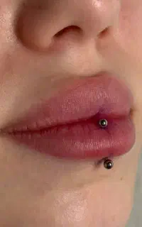 انواع پیرسینگ صورت و بدن در بم