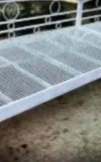 تخت آهنی