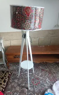 میز تلفن و ساعت ایستاده و آواژور